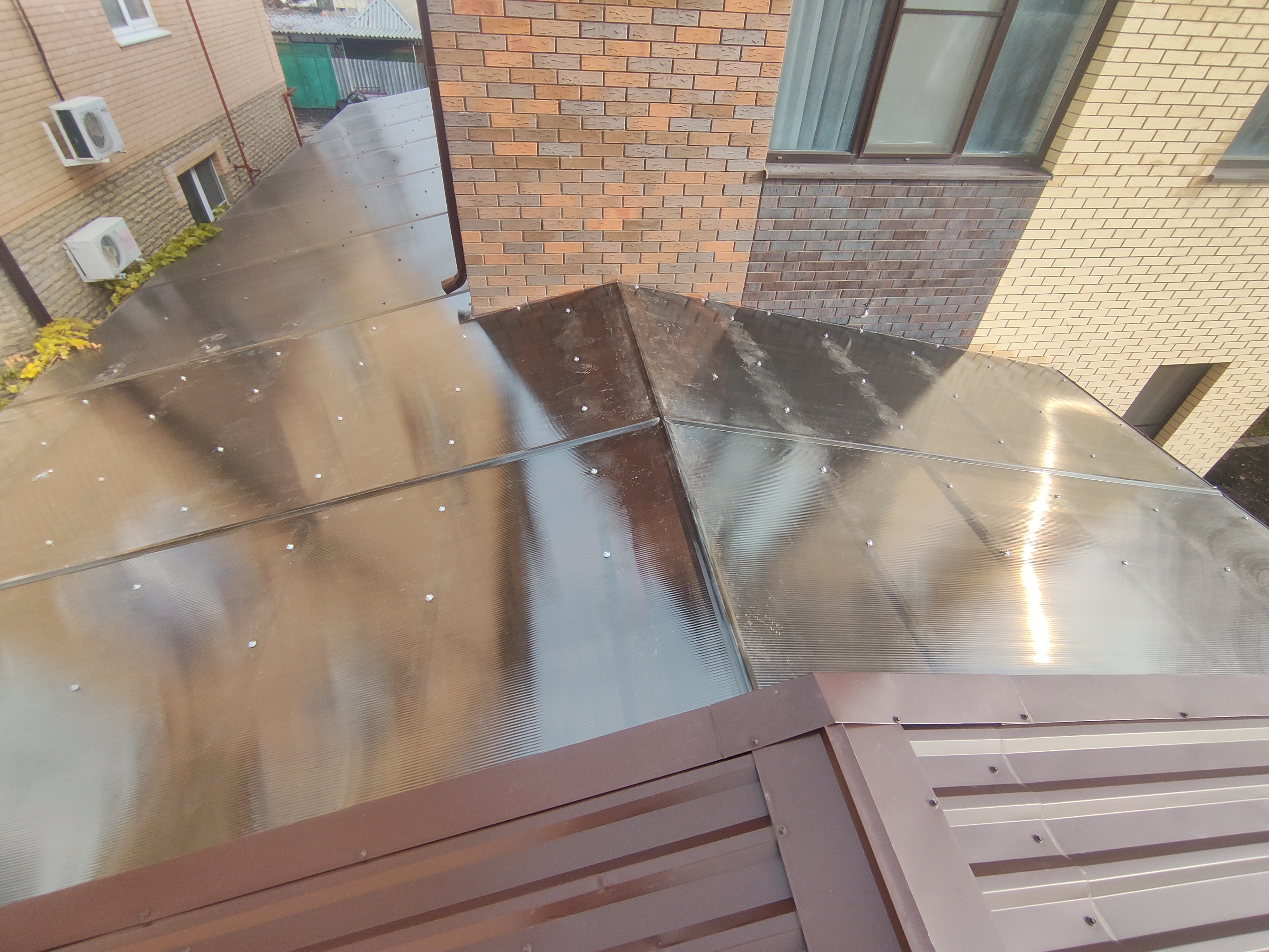 Навес из поликорбоната двухскатный