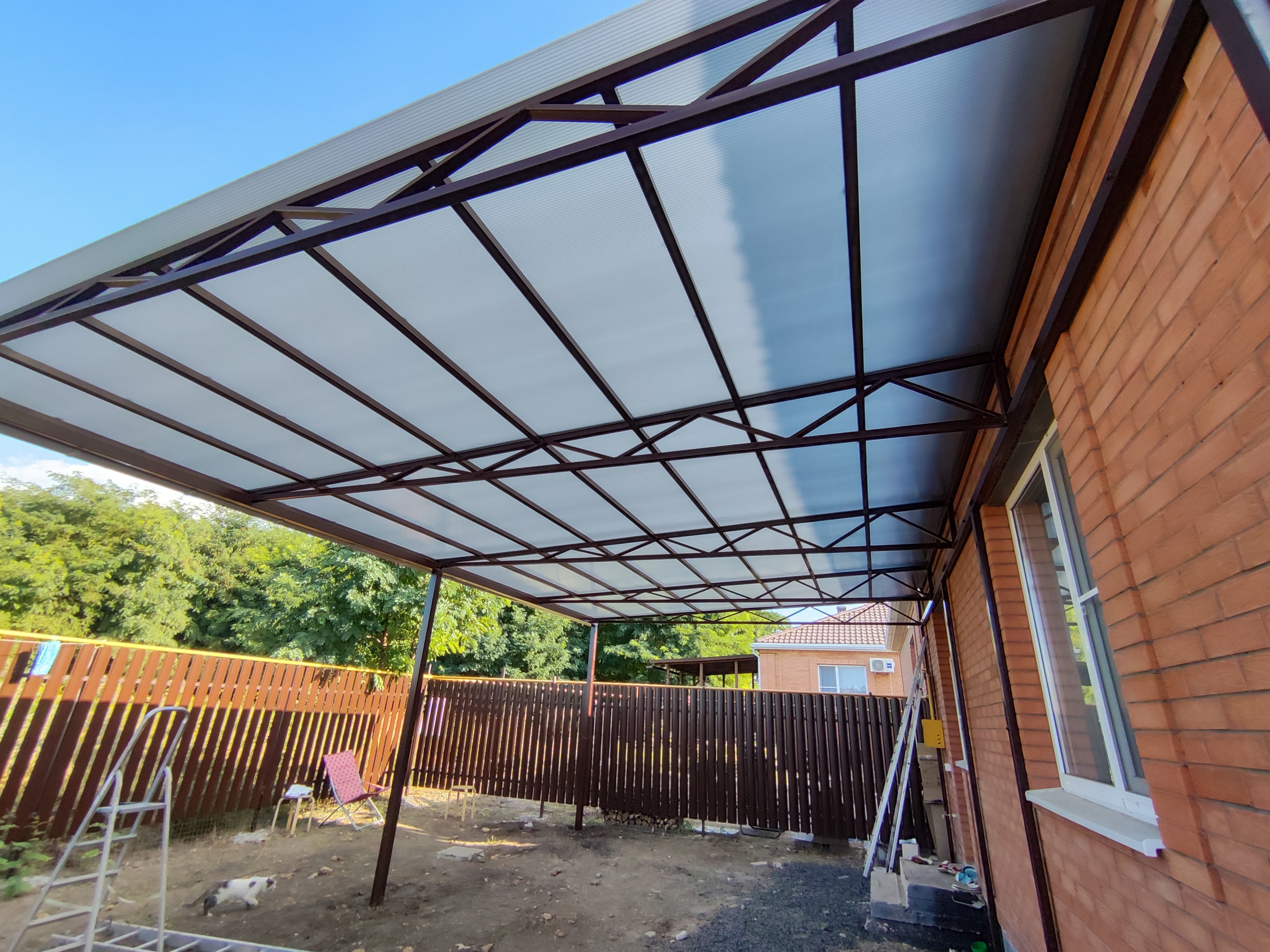 Из поликарбоната