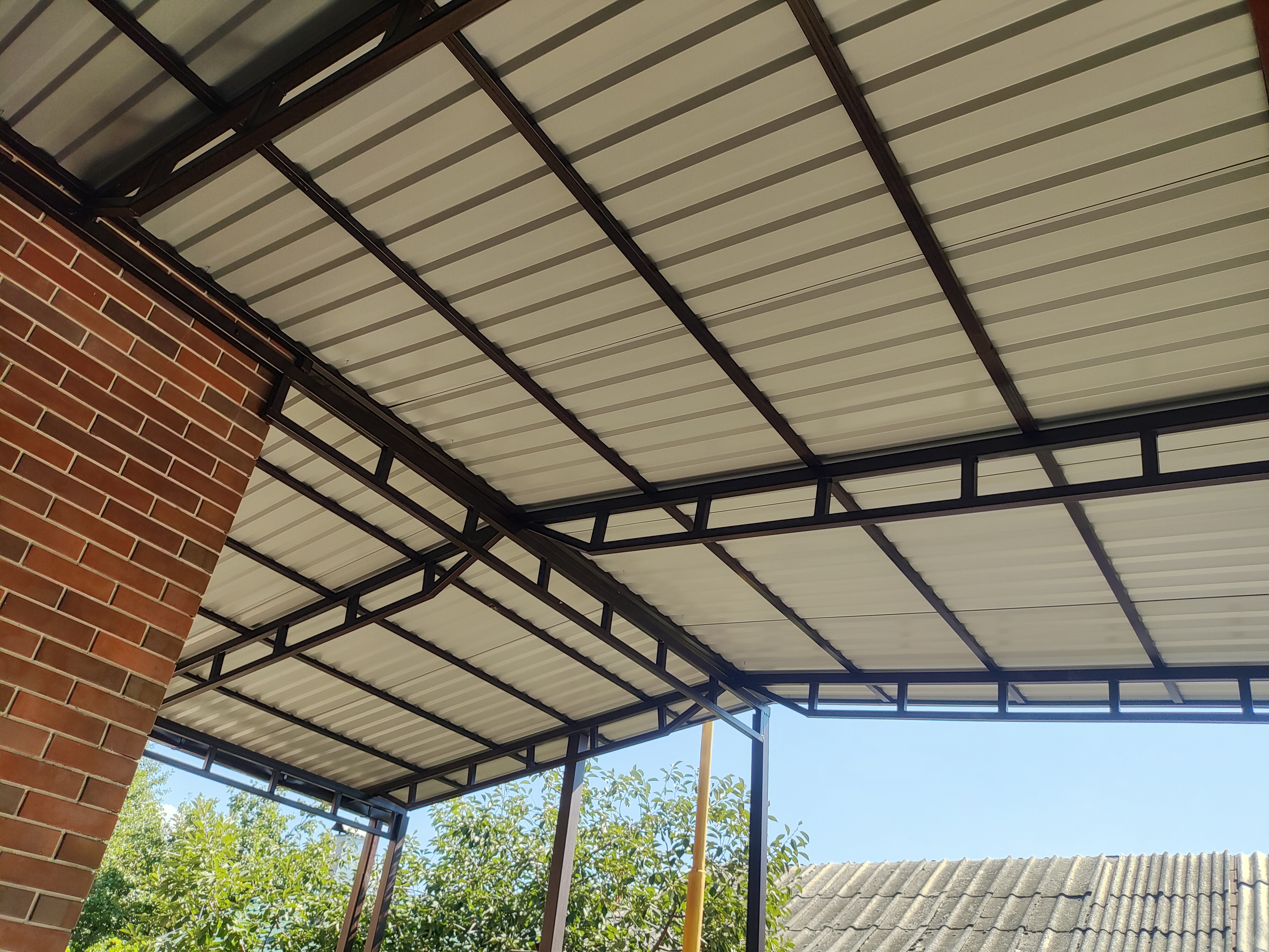 Из металлопрофиля